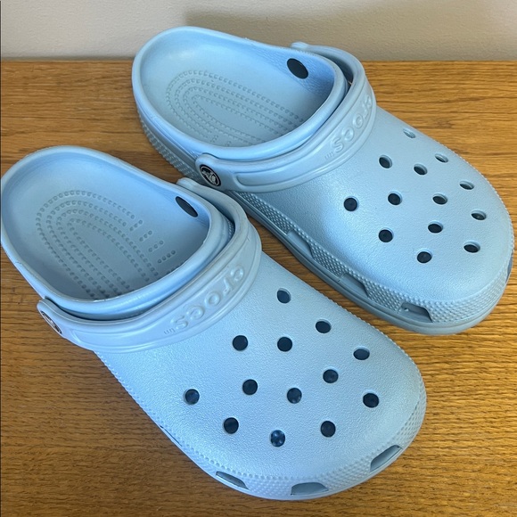 Men's Size 7 Baby Blue Crocs, or Women’s Size 9 - Picture 1 of 13